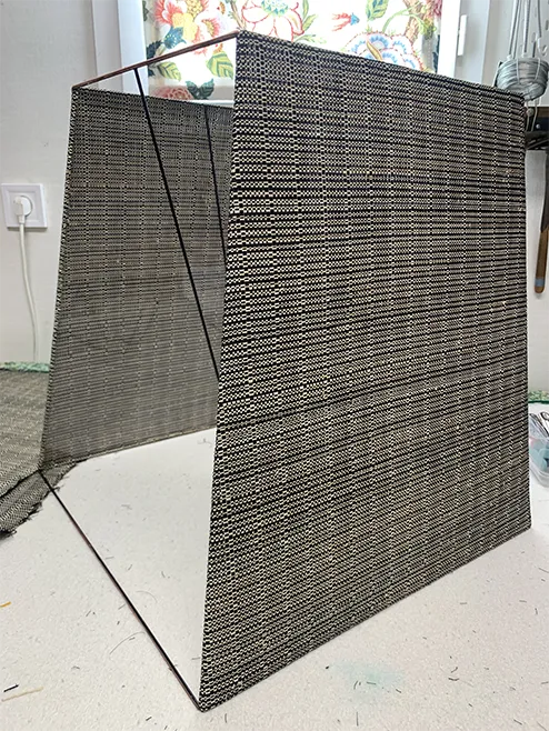 Réalisation d’abat-jour en matière naturelle et tissage artisanal d’exception